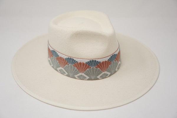 Olive + Pique Sorelle Wool Hat - White – Pineapple Lain Boutique display picture 1